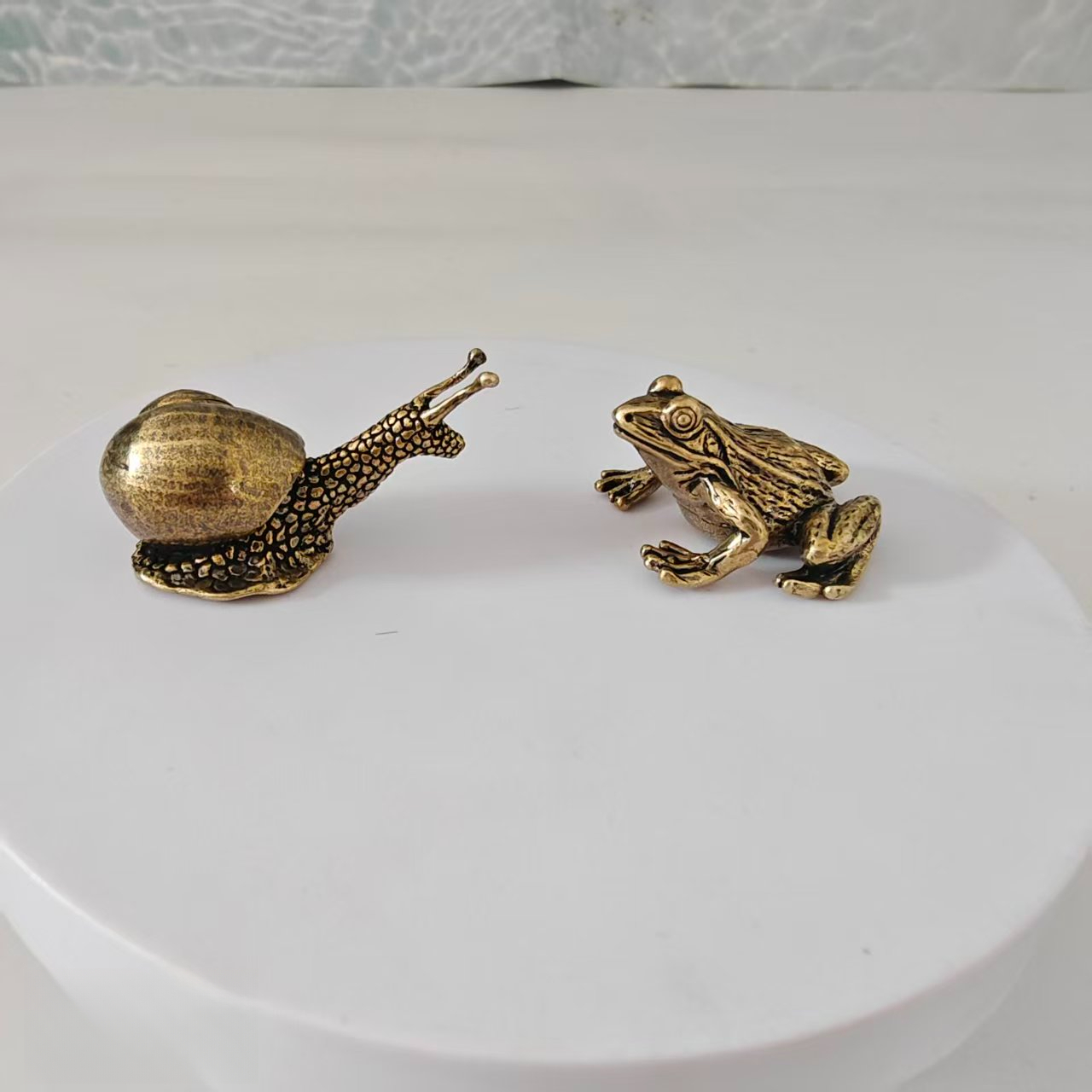 2 pieces of brass frog and sna - огляд і ціна Aquarium Fish Guppy