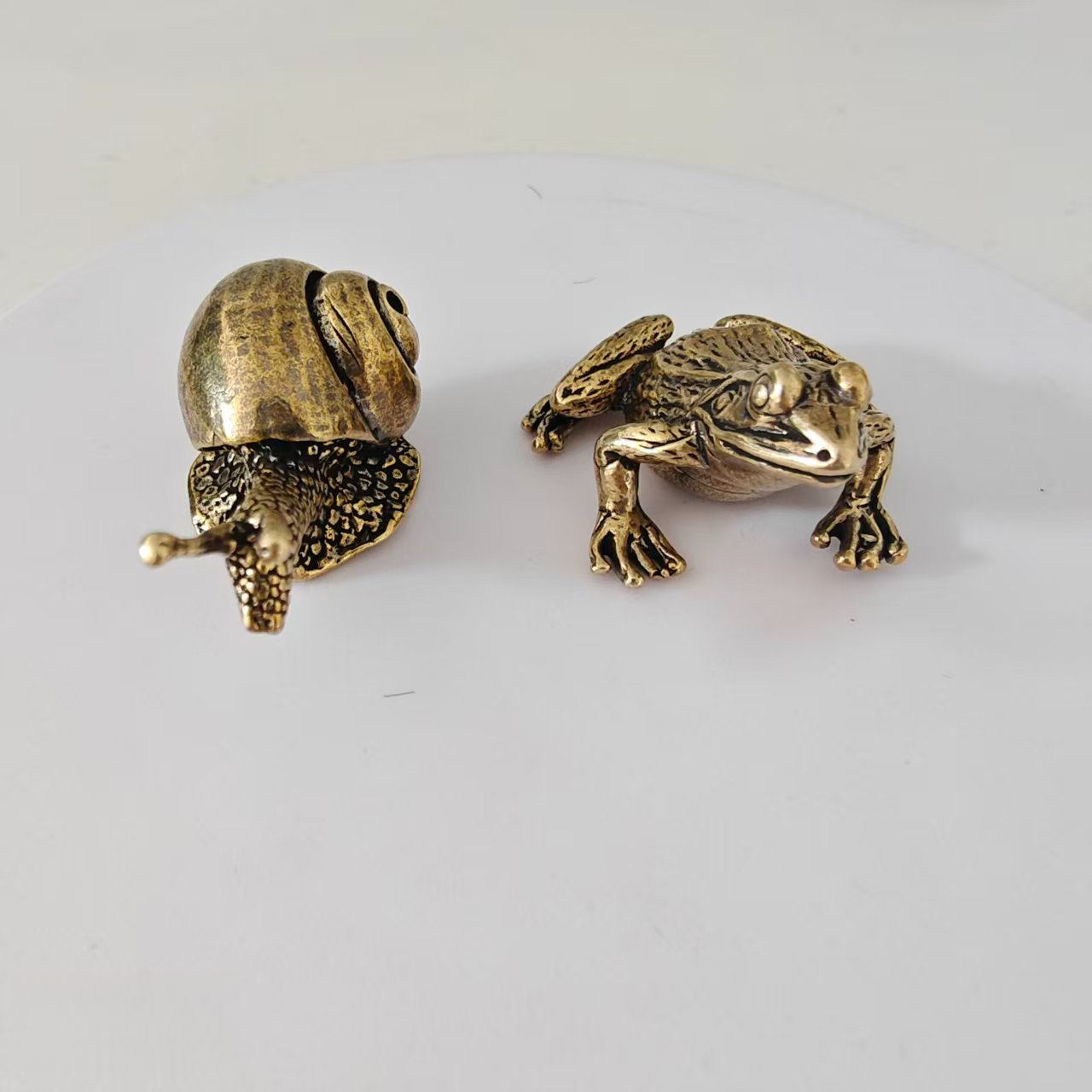 2 pieces of brass frog and sna - огляд і ціна Aquarium Fish Guppy
